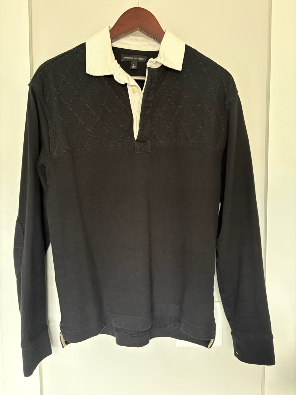 Banana Republic — Black Quilted Polo with Cream Collar Small